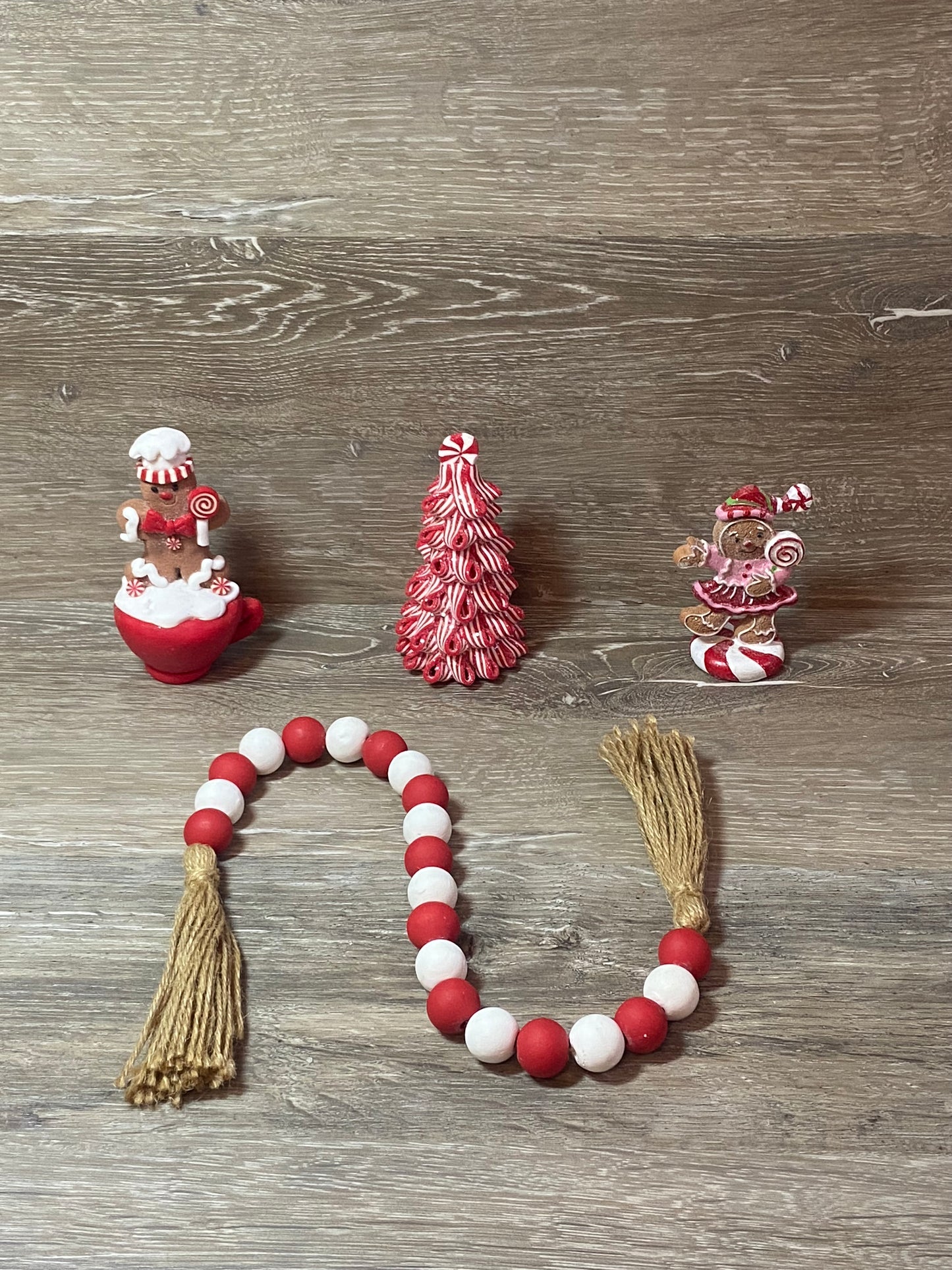 Red & White - Tiered Tray Garland