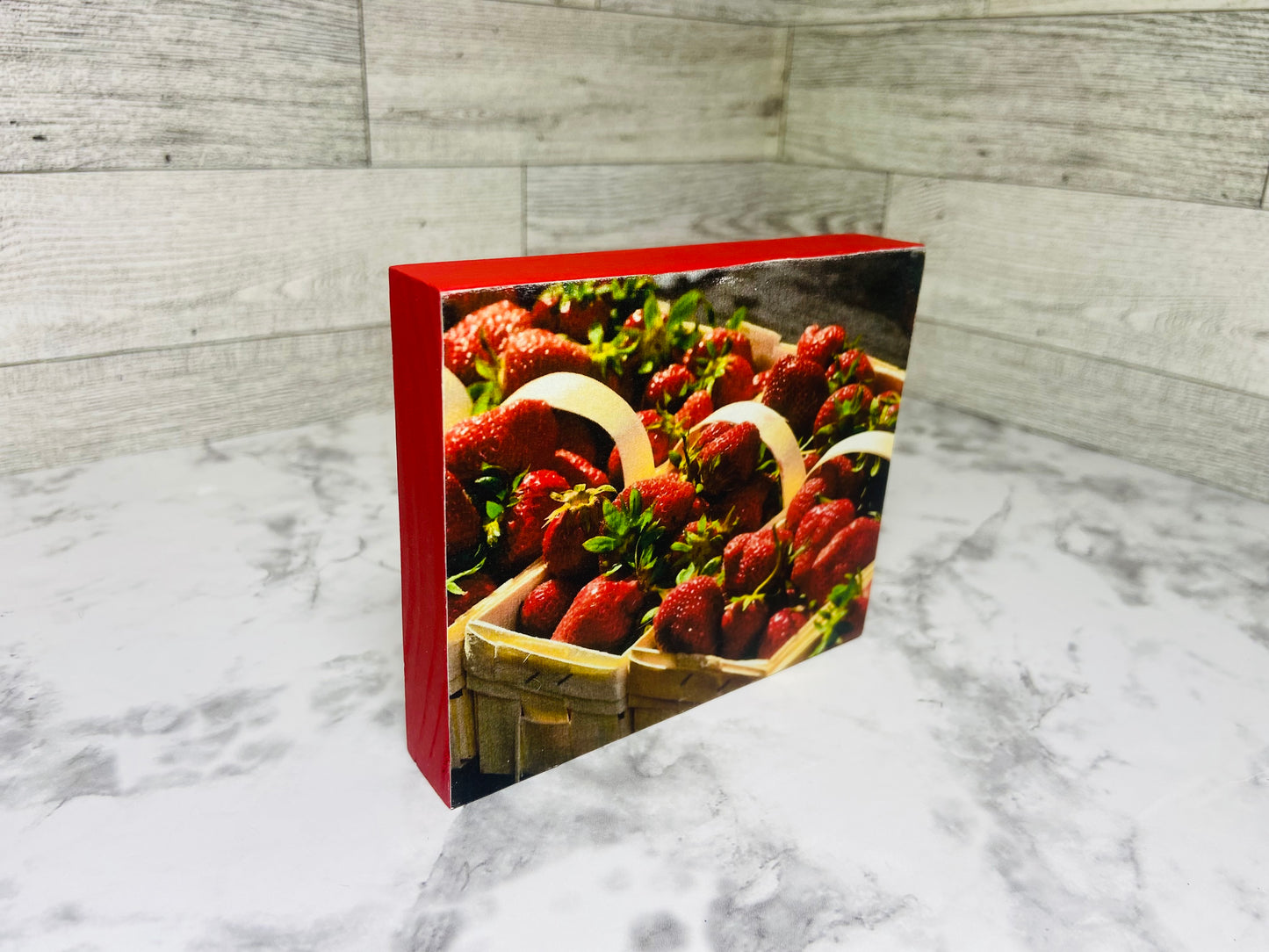 Basket of Strawberries - Tiered Tray Sign