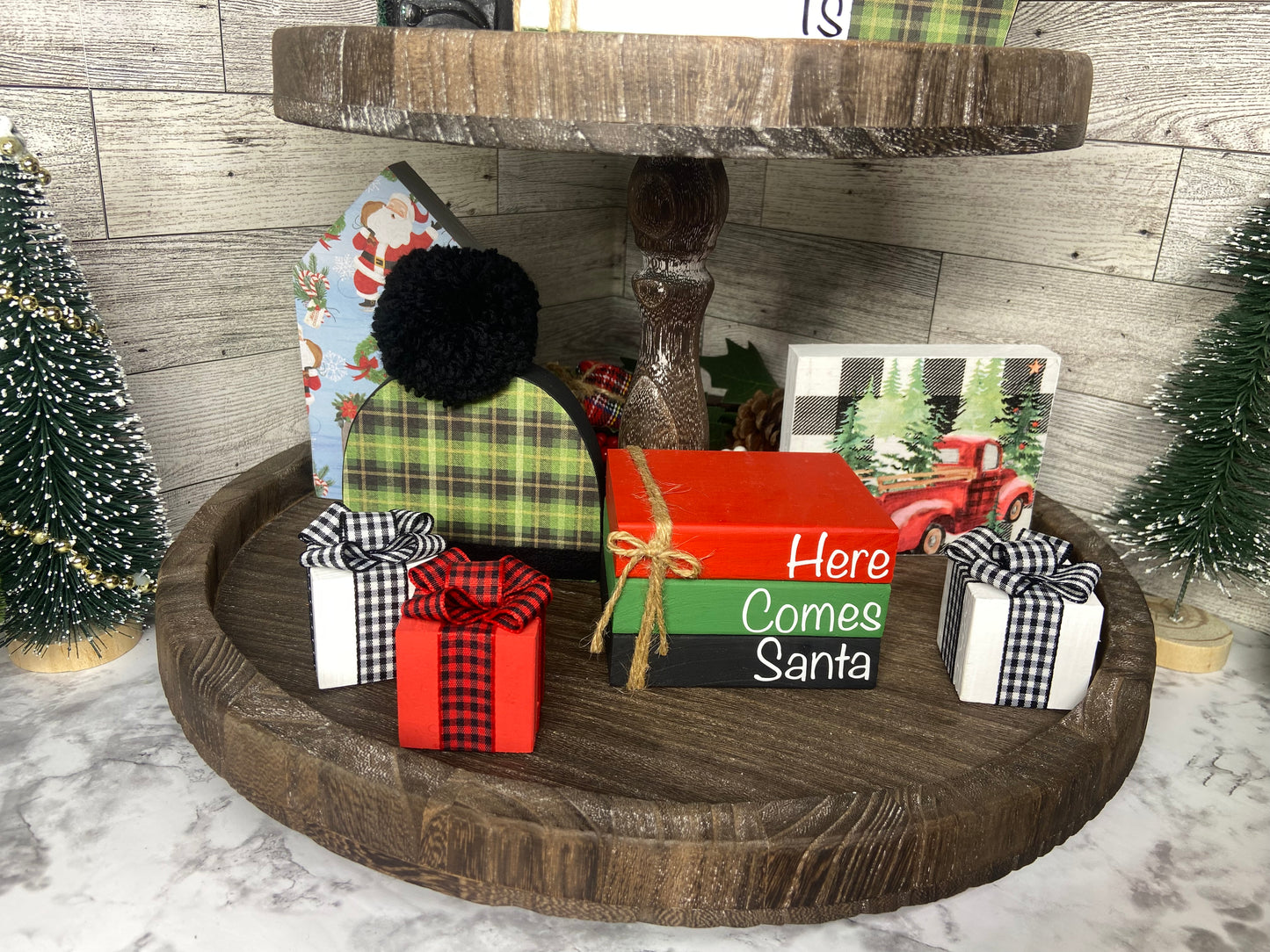 Here Comes Santa - Medium Christmas Tiered Tray Book