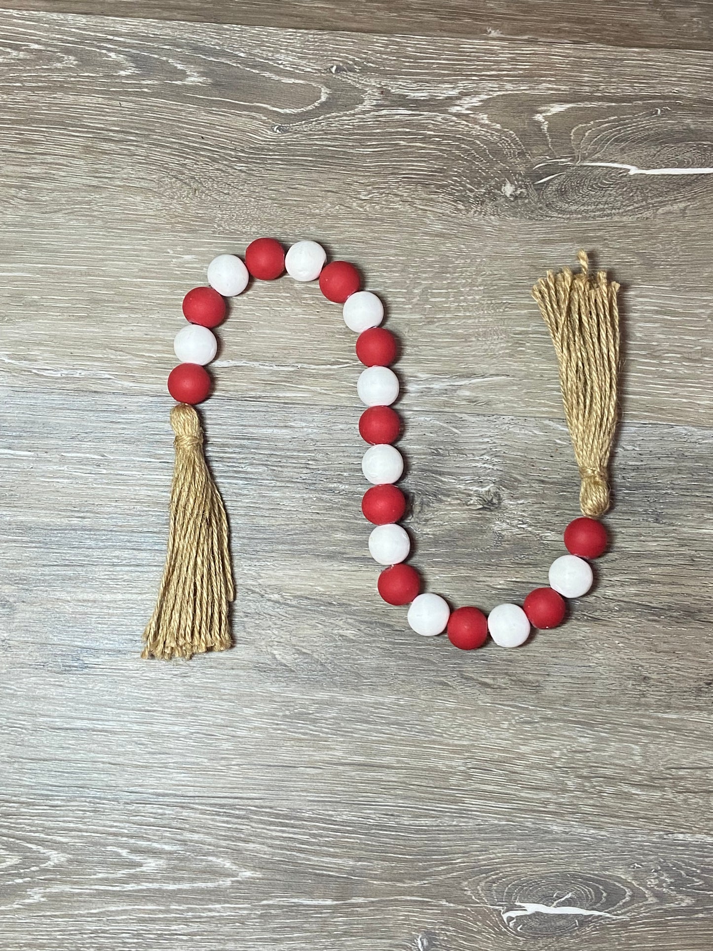 Red & White - Tiered Tray Garland