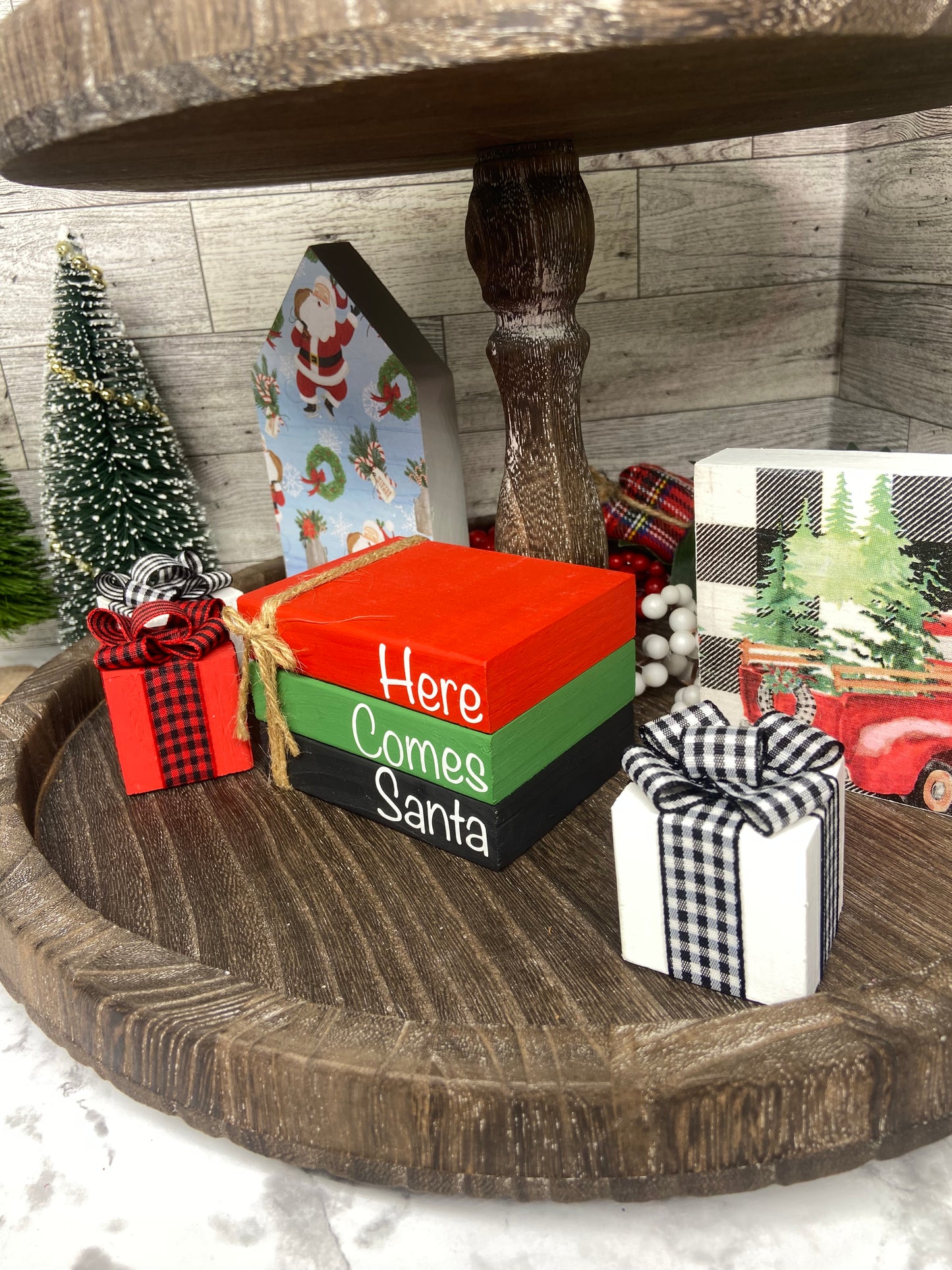Here Comes Santa - Medium Christmas Tiered Tray Book