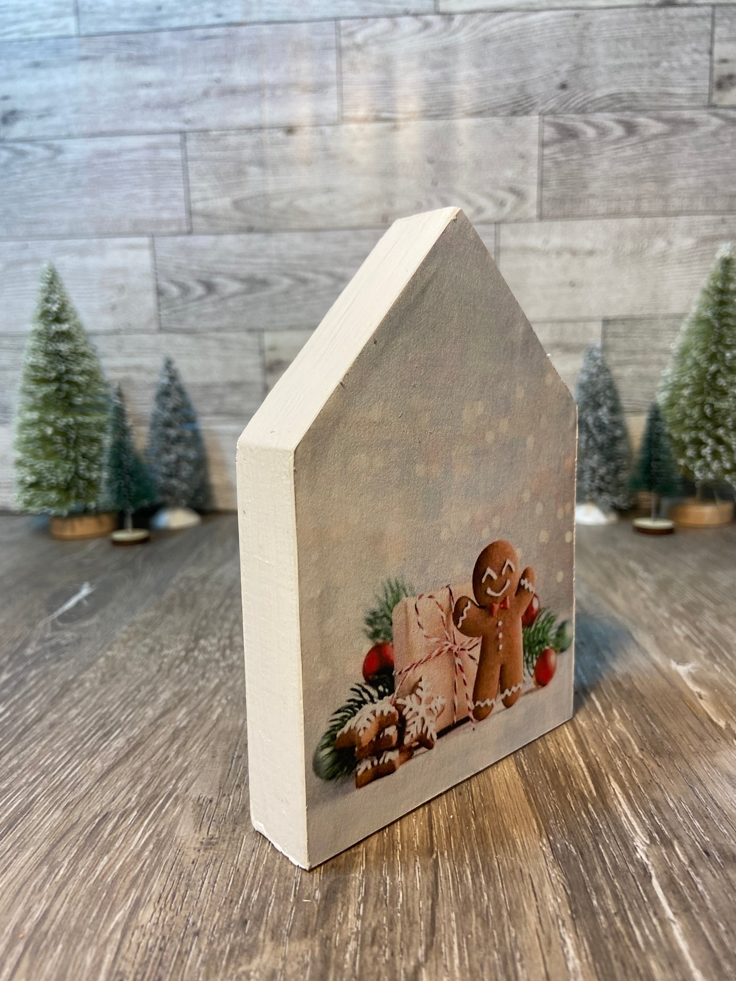 Gingerbread Man - Medium Tiered Tray House