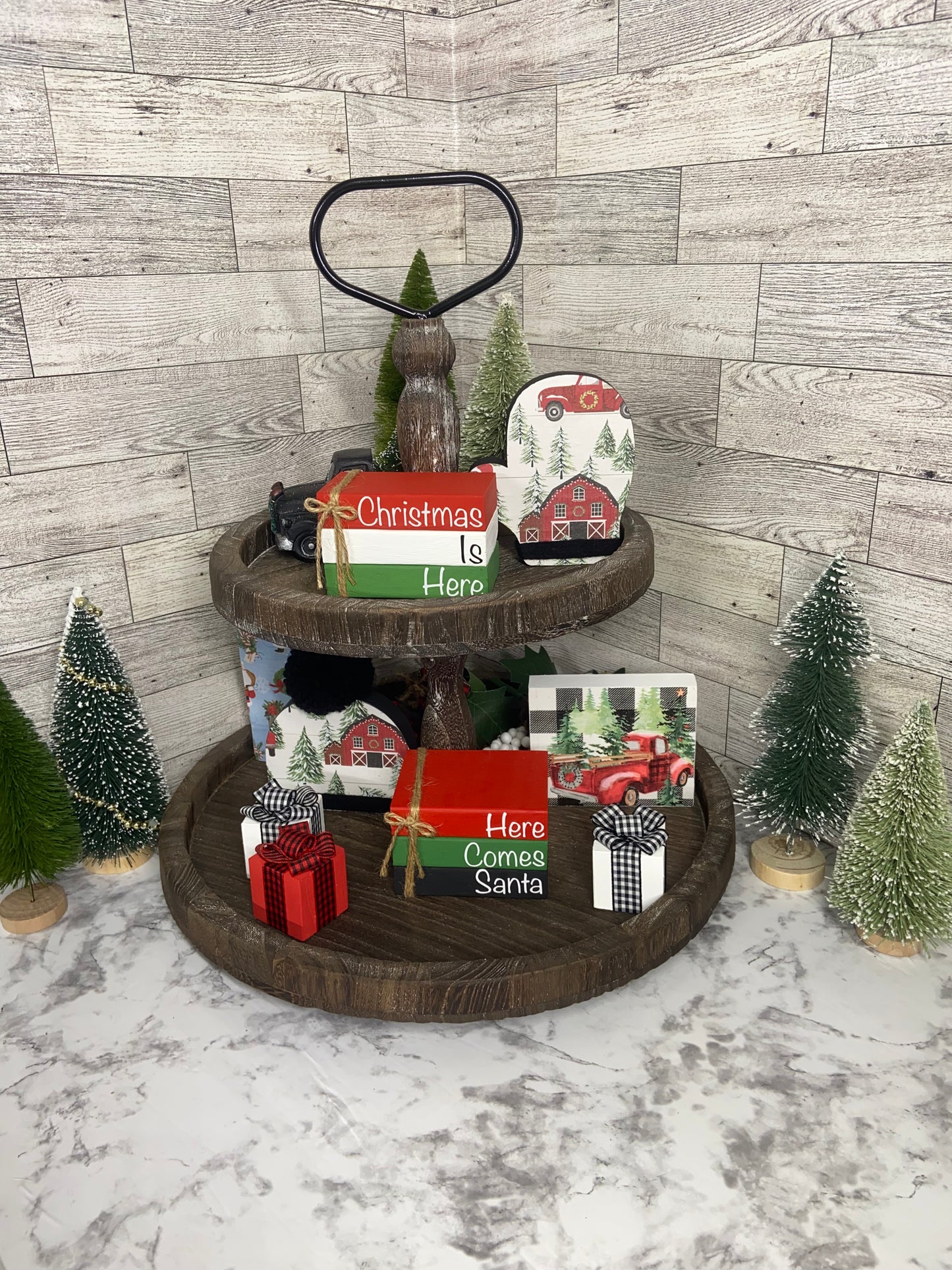 Here Comes Santa - Medium Christmas Tiered Tray Book