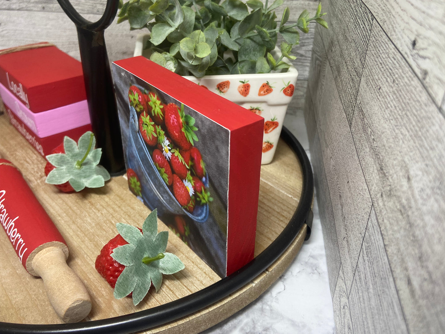 Bucket of Strawberries - Tiered Tray Sign
