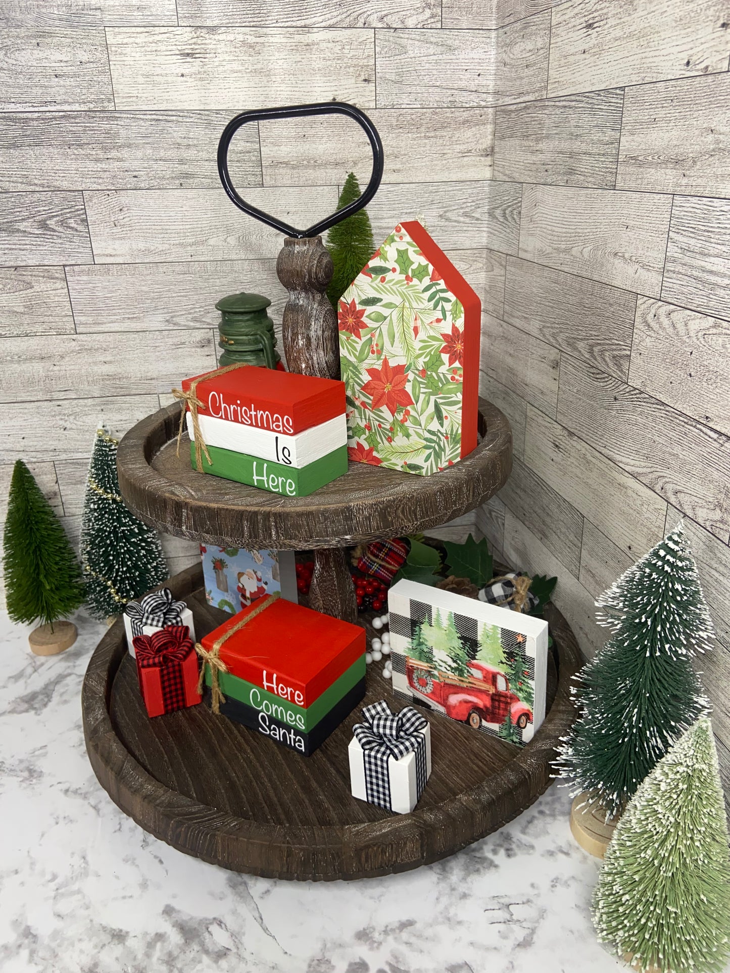 Here Comes Santa - Medium Christmas Tiered Tray Book