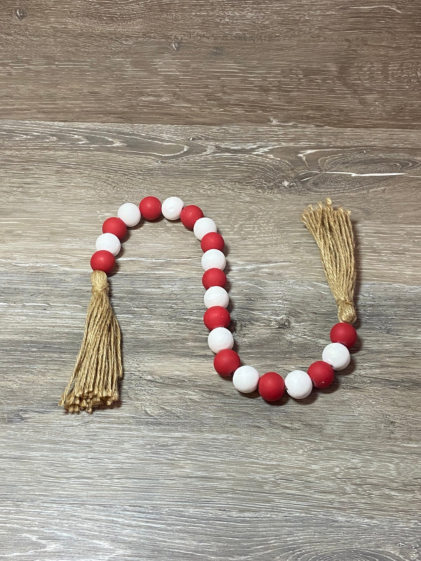 Red & White - Tiered Tray Garland