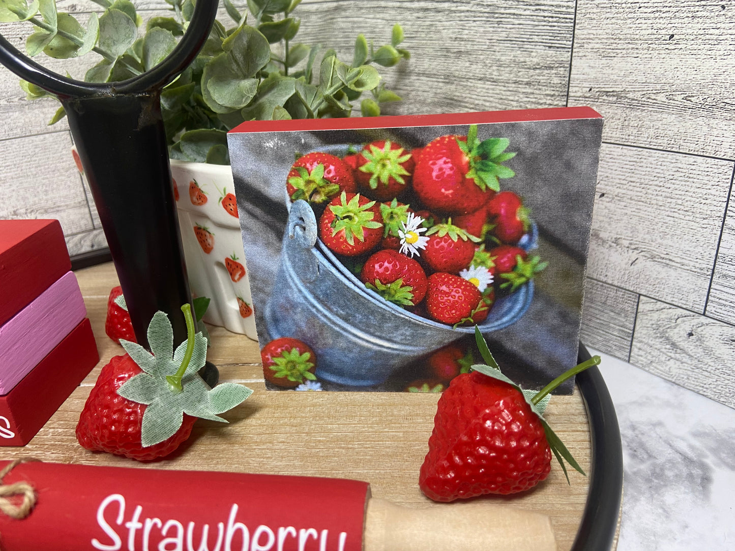 Bucket of Strawberries - Tiered Tray Sign