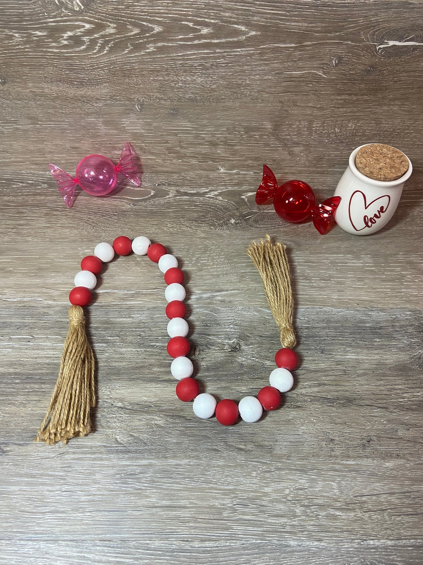 Red & White - Tiered Tray Garland