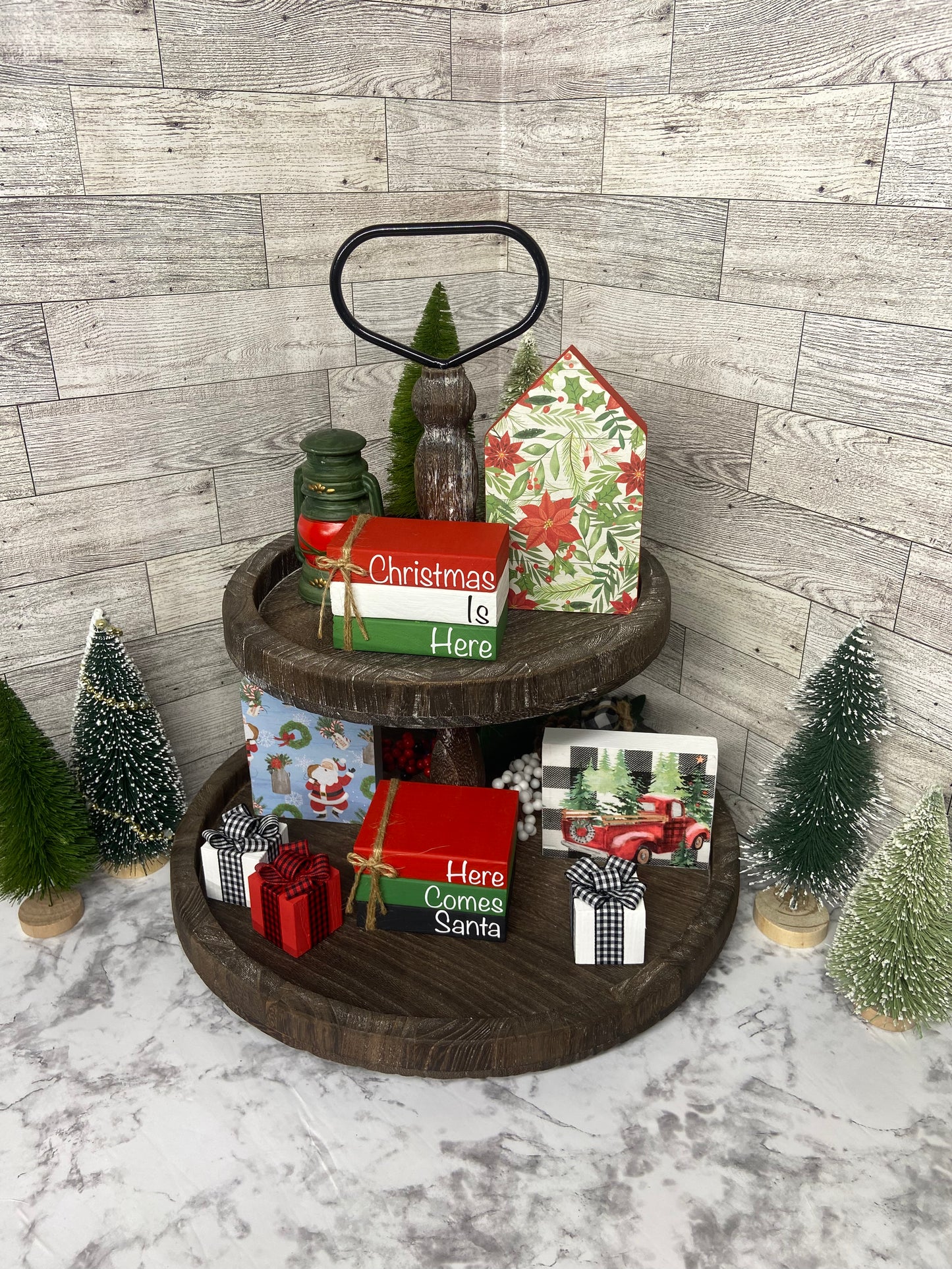 Here Comes Santa - Medium Christmas Tiered Tray Book