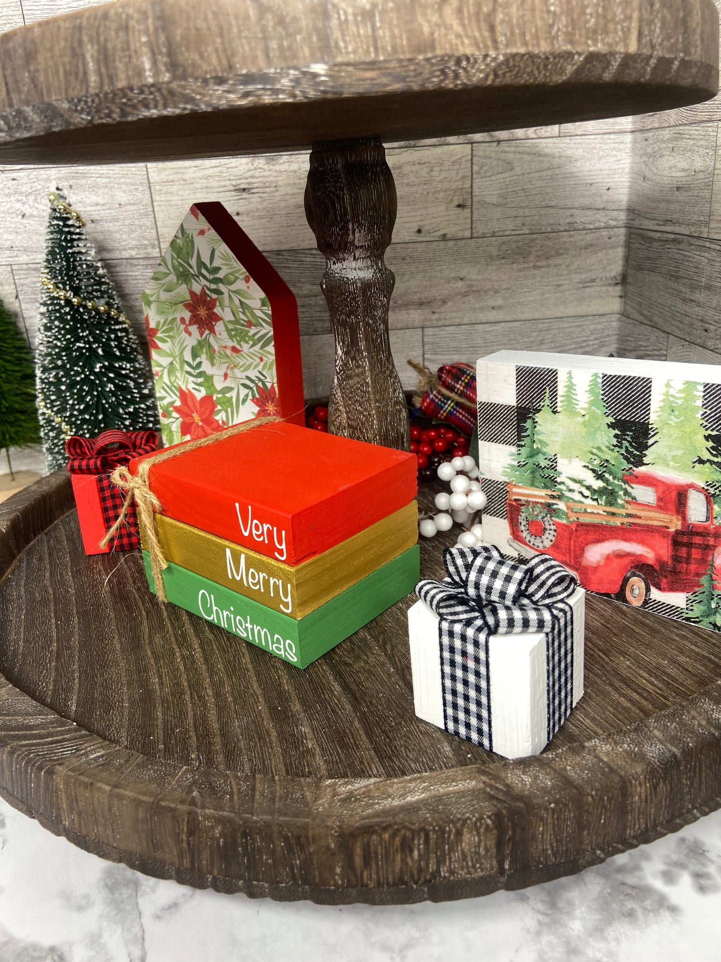 Very Merry Christmas - Medium Christmas Tiered Tray Book