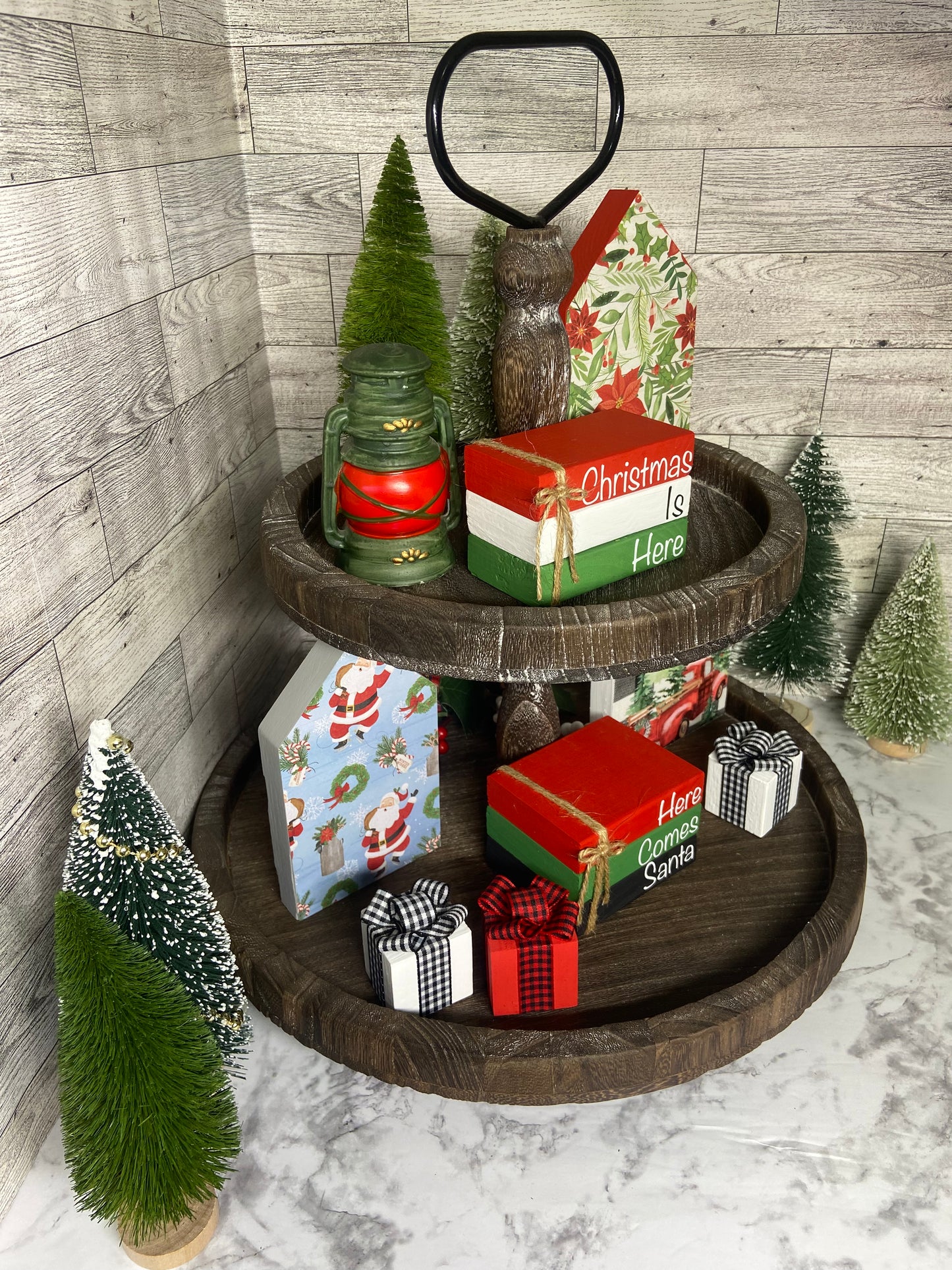 Here Comes Santa - Medium Christmas Tiered Tray Book